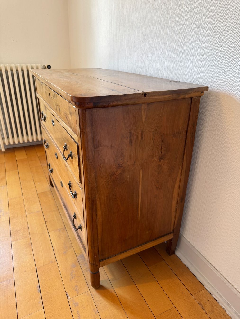 Cassettiere: Très jolie commode rustique 19ème, noyer massif – Usato da Basel venduto da fario2011 3