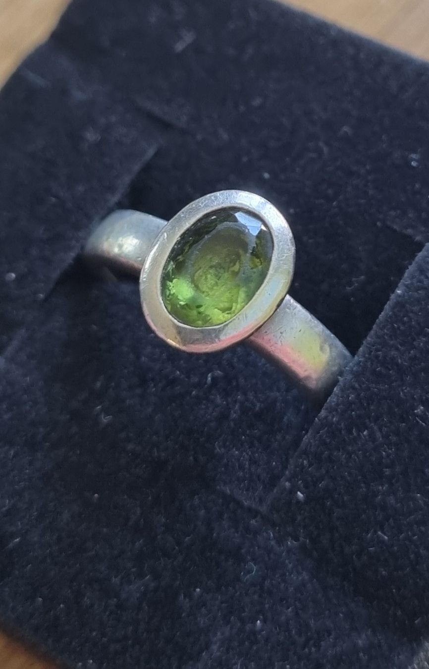 Ringe: Silberring handgeschmiedet 925 mit Peridot  – Gebraucht aus unterägeri von ursiou