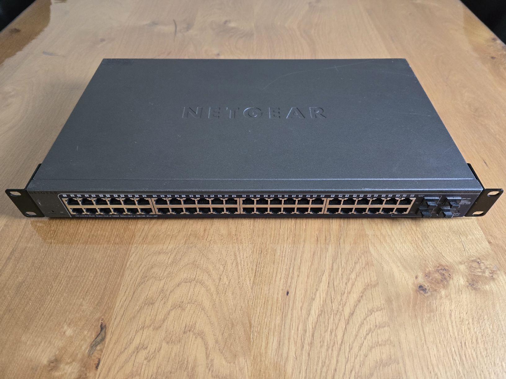 Netgear Hubs & Switches: Netgear ProSafe GS748Tv4 – D'occasion à Aesch BL par keptdream