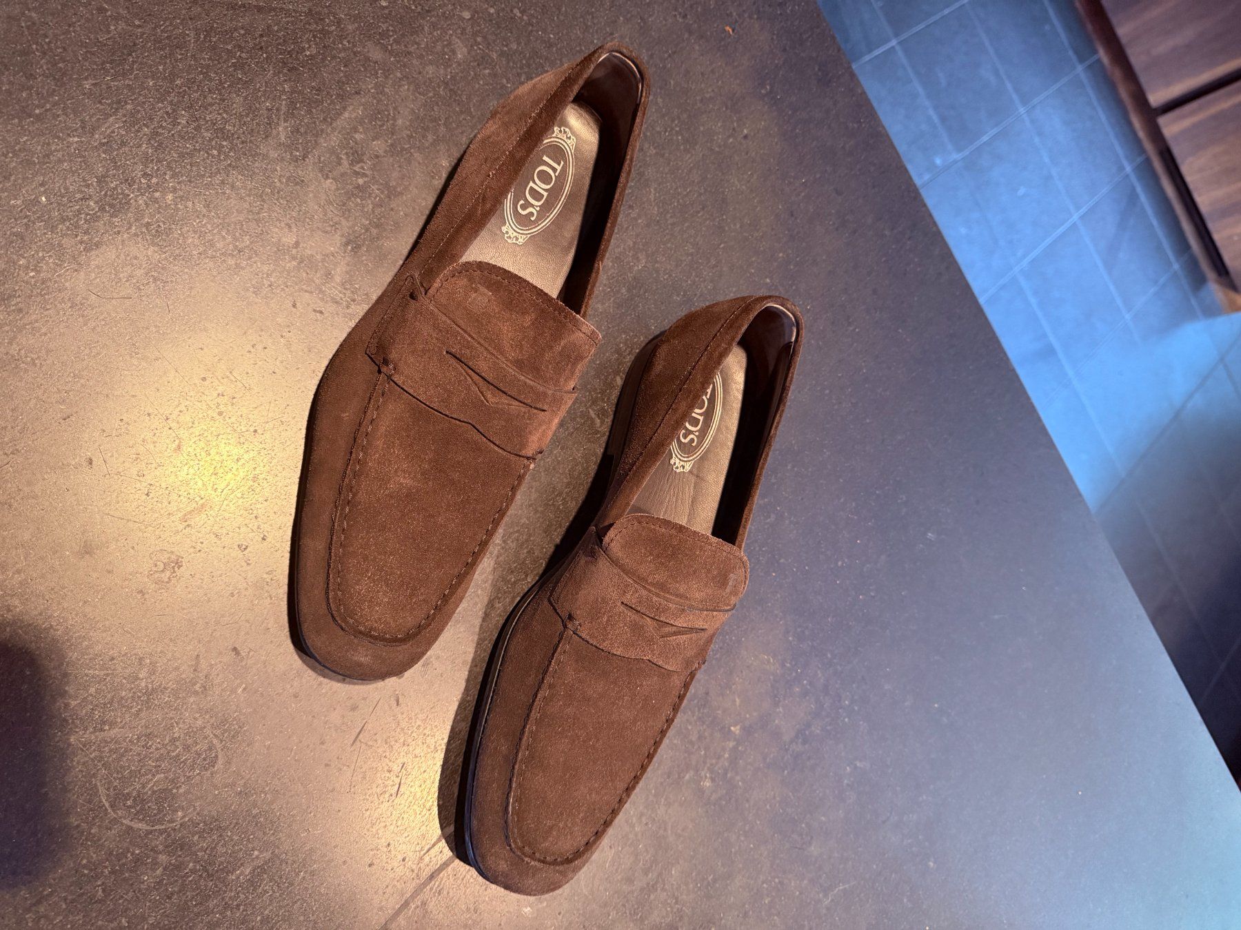 Tod'S Scarpe da uomo: Tod's Wildleder loafer braun – Usato da Uetikon am See venduto da DTwerenbold