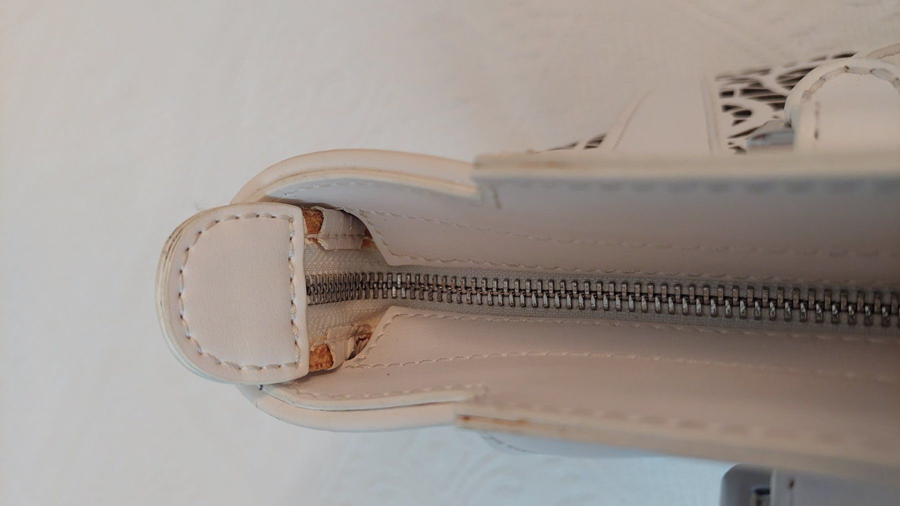 La Martina Taschen für Damen: LA MARTINA Handtasche weiss mit Lochmuster – Gebraucht aus Boll von Bolasi01 4