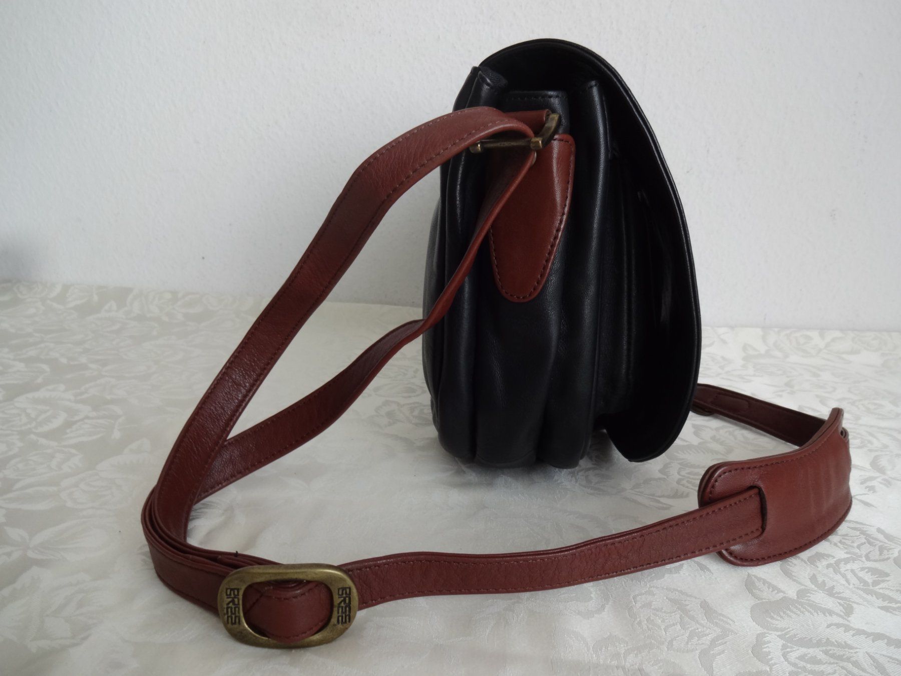 Bree Taschen für Damen: Echtleder " BREE " Umhängetasche – Gebraucht aus Frauenfeld von Jahy 1