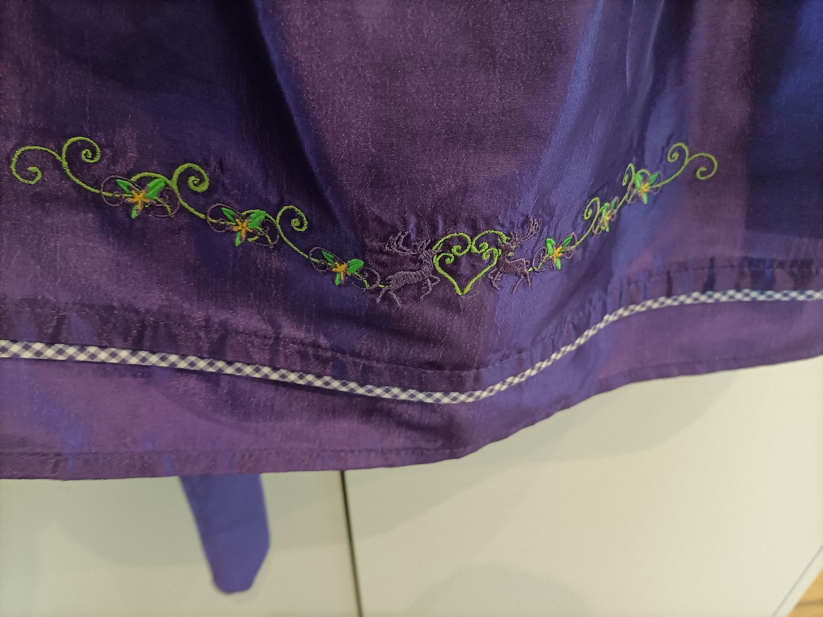 Costumi: Dirndl Stockerpoint bunkle braun lila mit Bluse Grösse 40 – Usato da Egnach venduto da TTLL 3