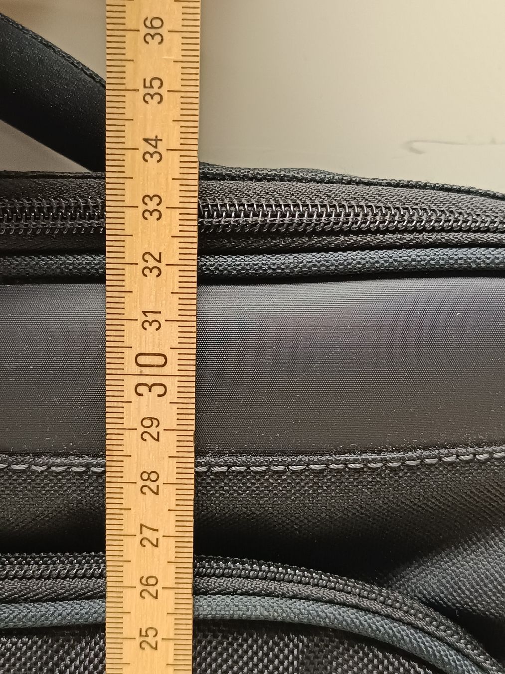 Targus Borse: Targus Laptoptasche Schwarz Rot(em76) – Usato da Künten venduto da Schnaepplihuus 8