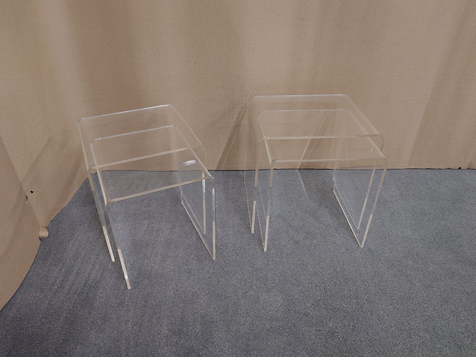 Tavoli: 2er Set Acryl Plexiglas Nachttisch Beistelltisch – Usato da St. Gallen venduto da Second-Life