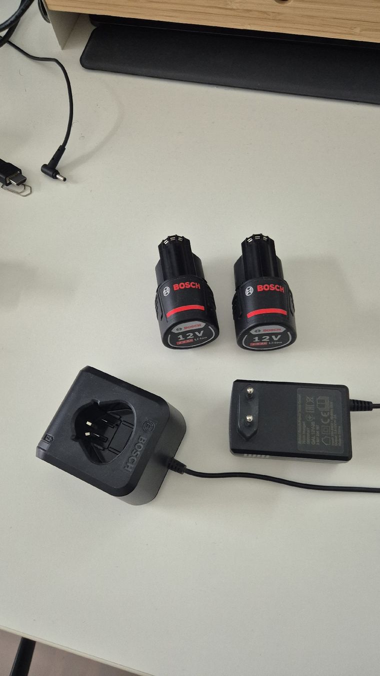Bosch Akkus & Batterien: 2x Bosch 12V Akku mit Ladegerät – Gebraucht aus Gais von rt-aus-g 1