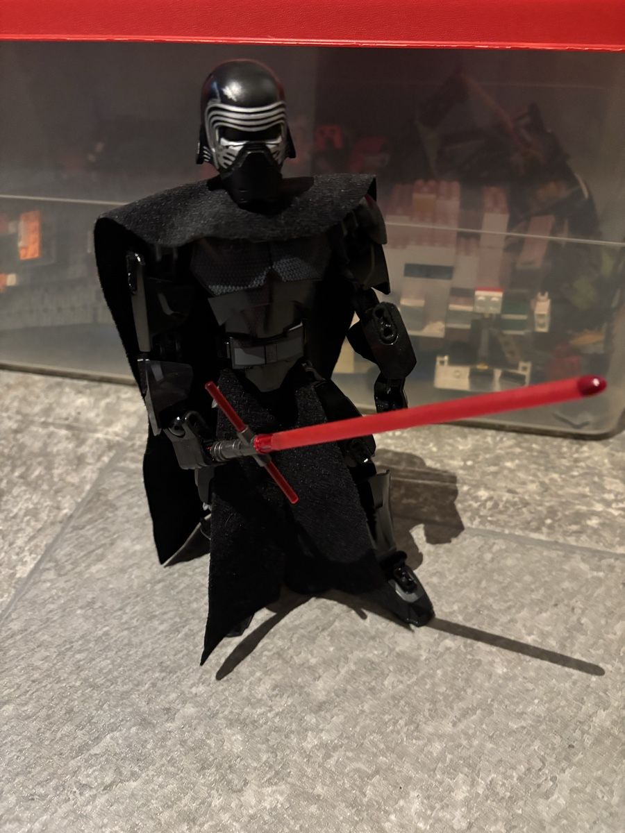 Lego Statuette: LEGO Star Wars Kylo Ren Figur – Nuovo (secondo la descrizione) da Weiningen ZH venduto da GriederRemarket