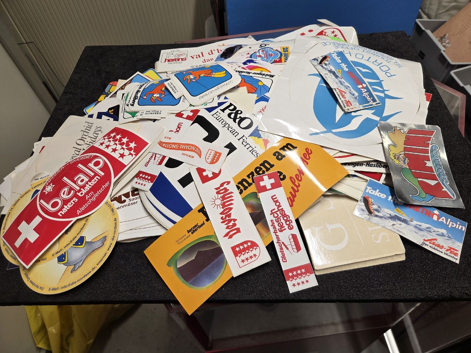 Sticker: Diverese Aufkleber  aus einer rissen Sammlung  – Usato da Wetzikon ZH venduto da AmacherM