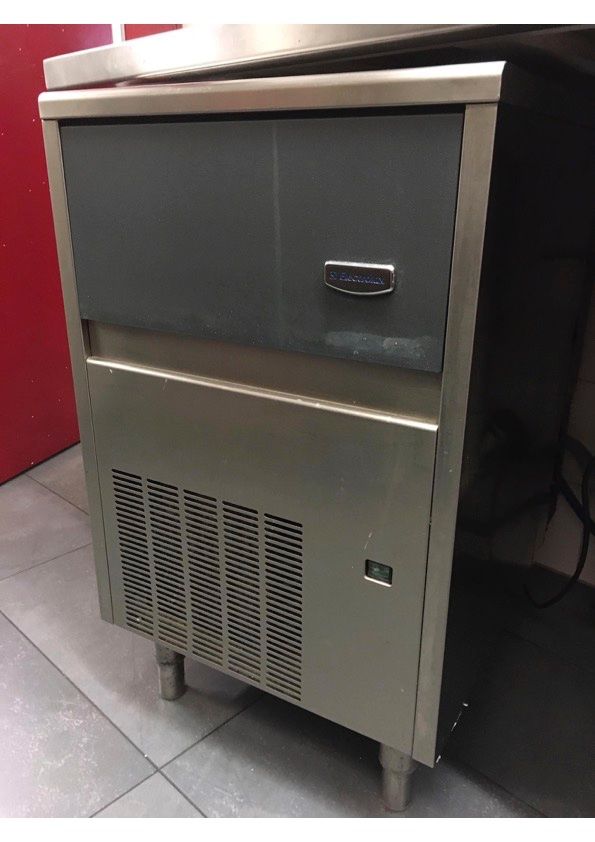 Electrolux Elettrodomestici da cucina: Crush Ice Maschine – Usato da Feusisberg venduto da Foodys