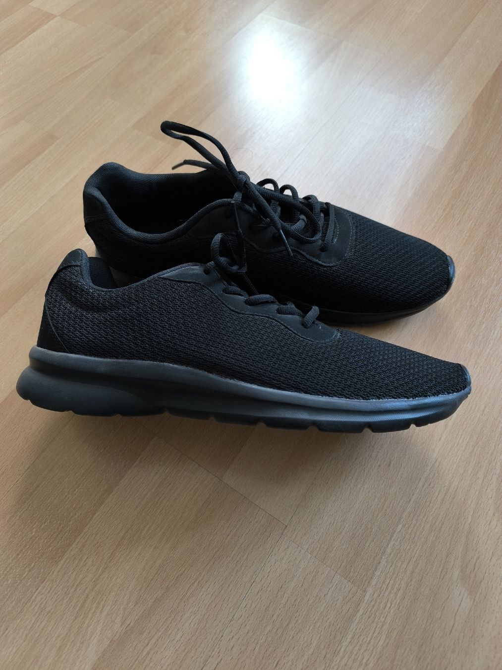 Scarpe da uomo: Neue, ungetragene Turnschuhe Grösse 46 – Nuovo (secondo la descrizione) da Oberdiessbach venduto da Zwerg82 1