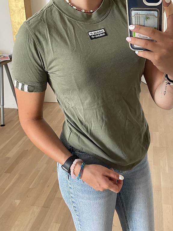 Adidas T-shirt: Adidas T-Shirt – Nuovo (secondo la descrizione) da Schüpfen venduto da ani_gj8r 1