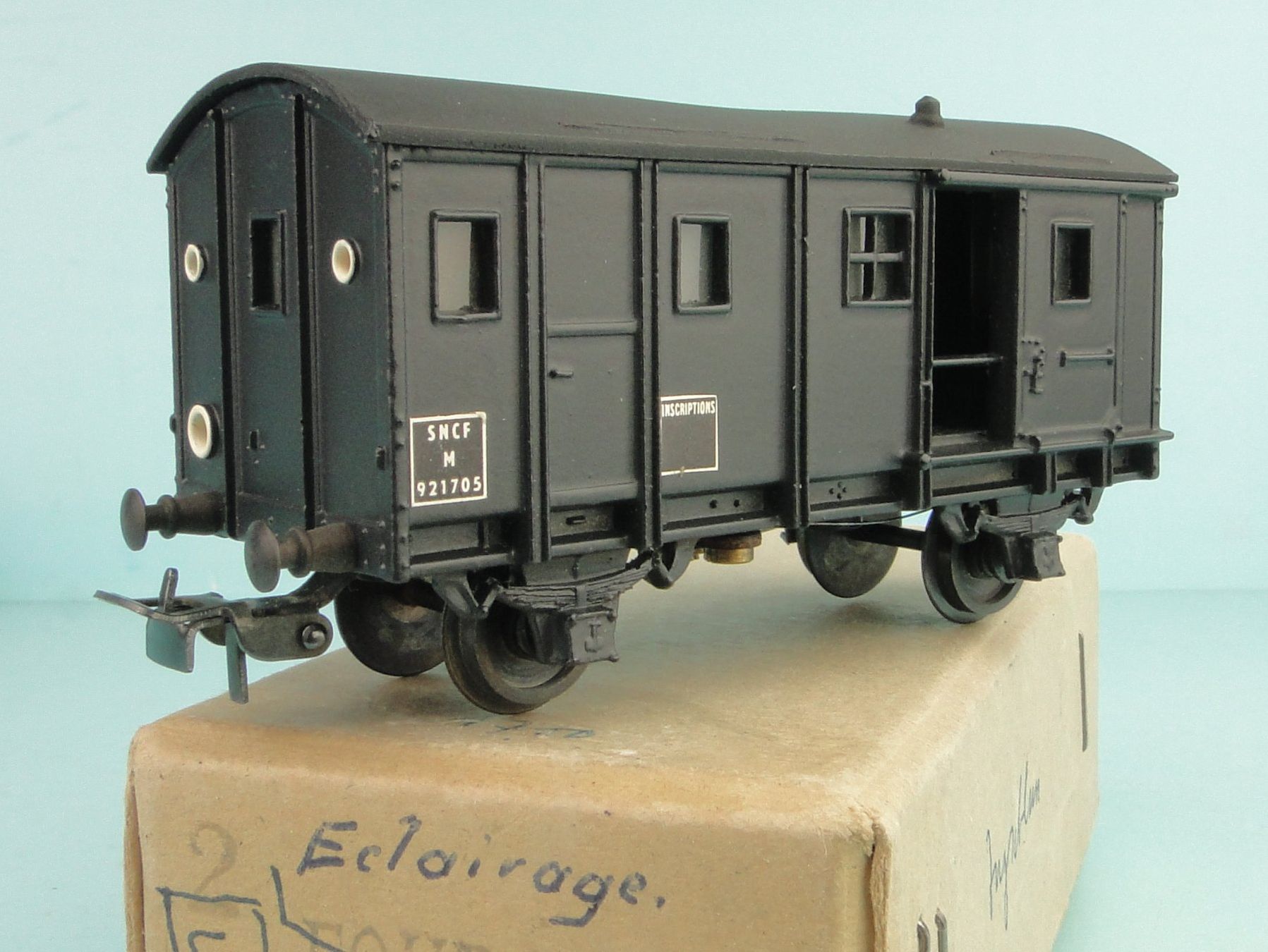 Hornby Modelleisenbahnen: HOrnby AcHO - WAGON SNCF FOURGON de QUEUE - ECLAIRAGE – Gebraucht aus Bülach von cann11