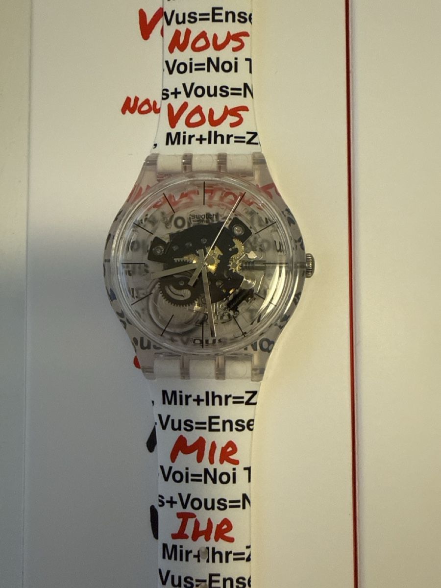 Swatch Smartwatch: Swatch watch clear strap multi-language print – Neuf avec emballage d'origine à Luzern par Alsu_Lucerne 1