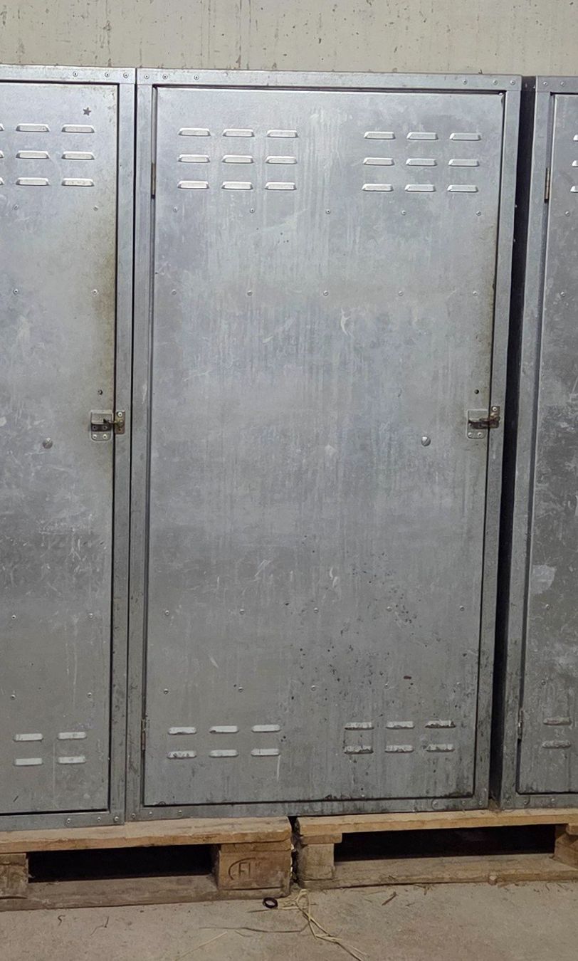 Armoires: Sattelschrank – D'occasion à Gossau ZH par butjer