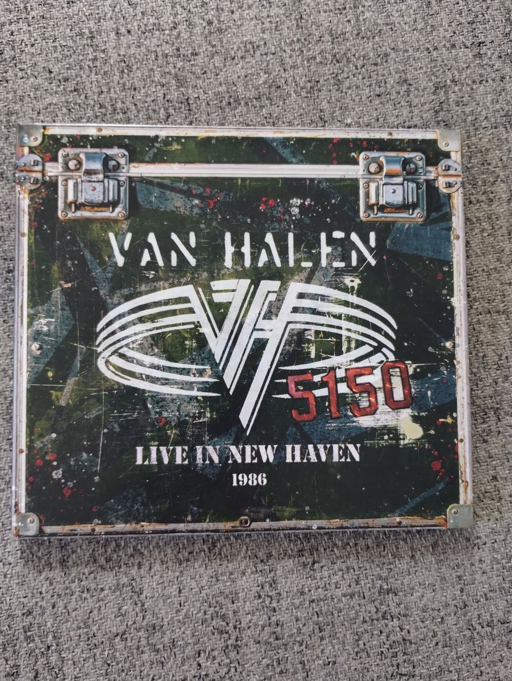 CD: Van Halen " Live in New Haven 1986" digipack – Nuovo (secondo la descrizione) da Lausanne venduto da Martinucci