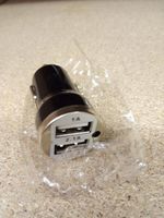 Black Chrome Car Charger Dual-USB Schwar