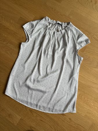 Hübsches Top/Bluse von COMMA, Gr. 38, NEU!