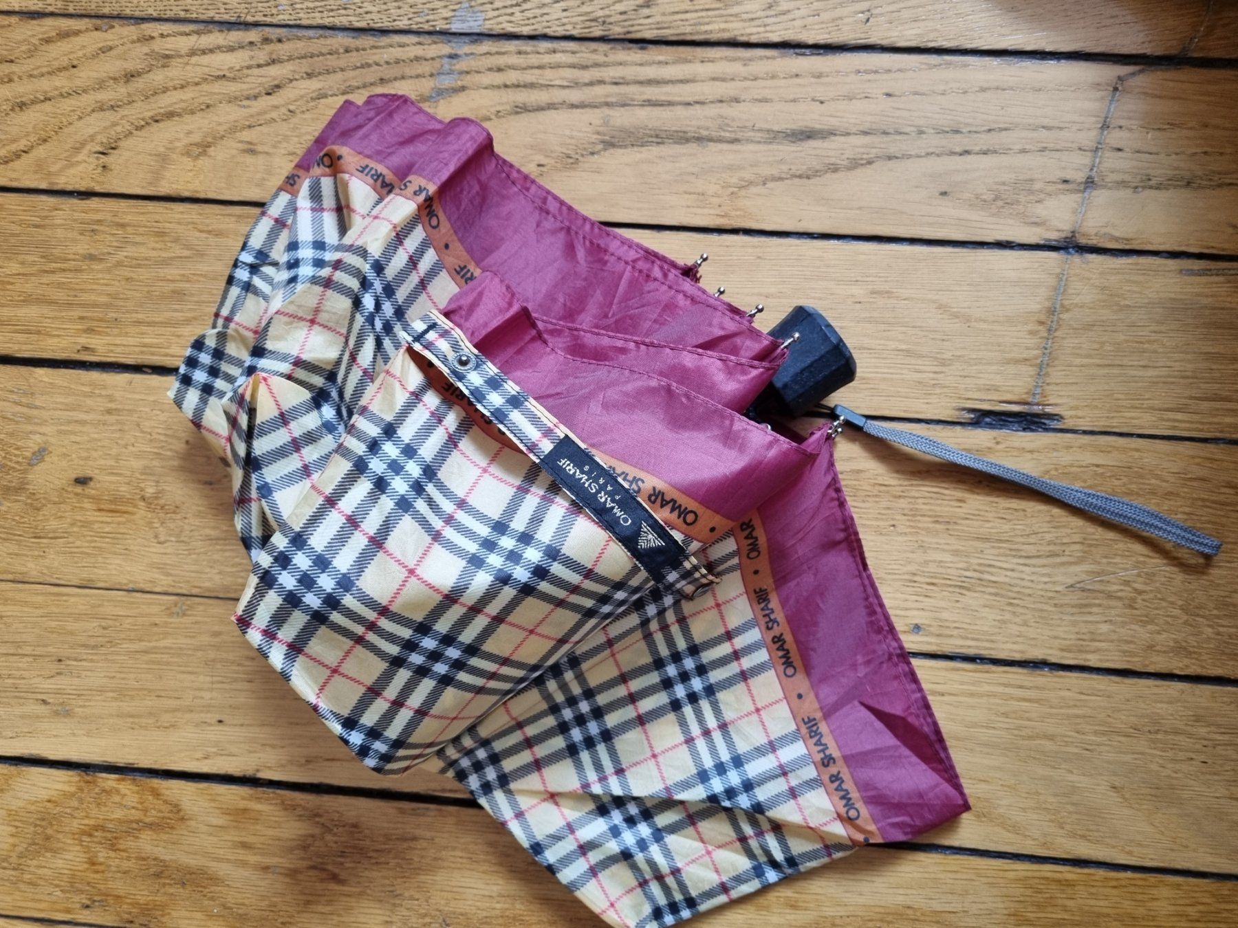 Regenschirme: Omar Sharif Taschenschirm, klein, handlich – Gebraucht aus Schaffhausen von Leveron13 8