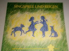 Singspiele und Reigen. (Waldforfkindergarten Heft 4)  ©'1989