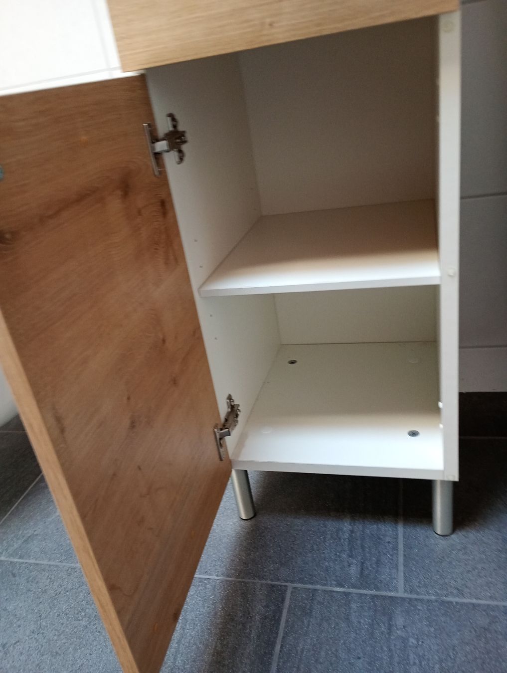 Armoires: Badezimmer Schrank – D'occasion à Wetzikon ZH par Astrostar 3