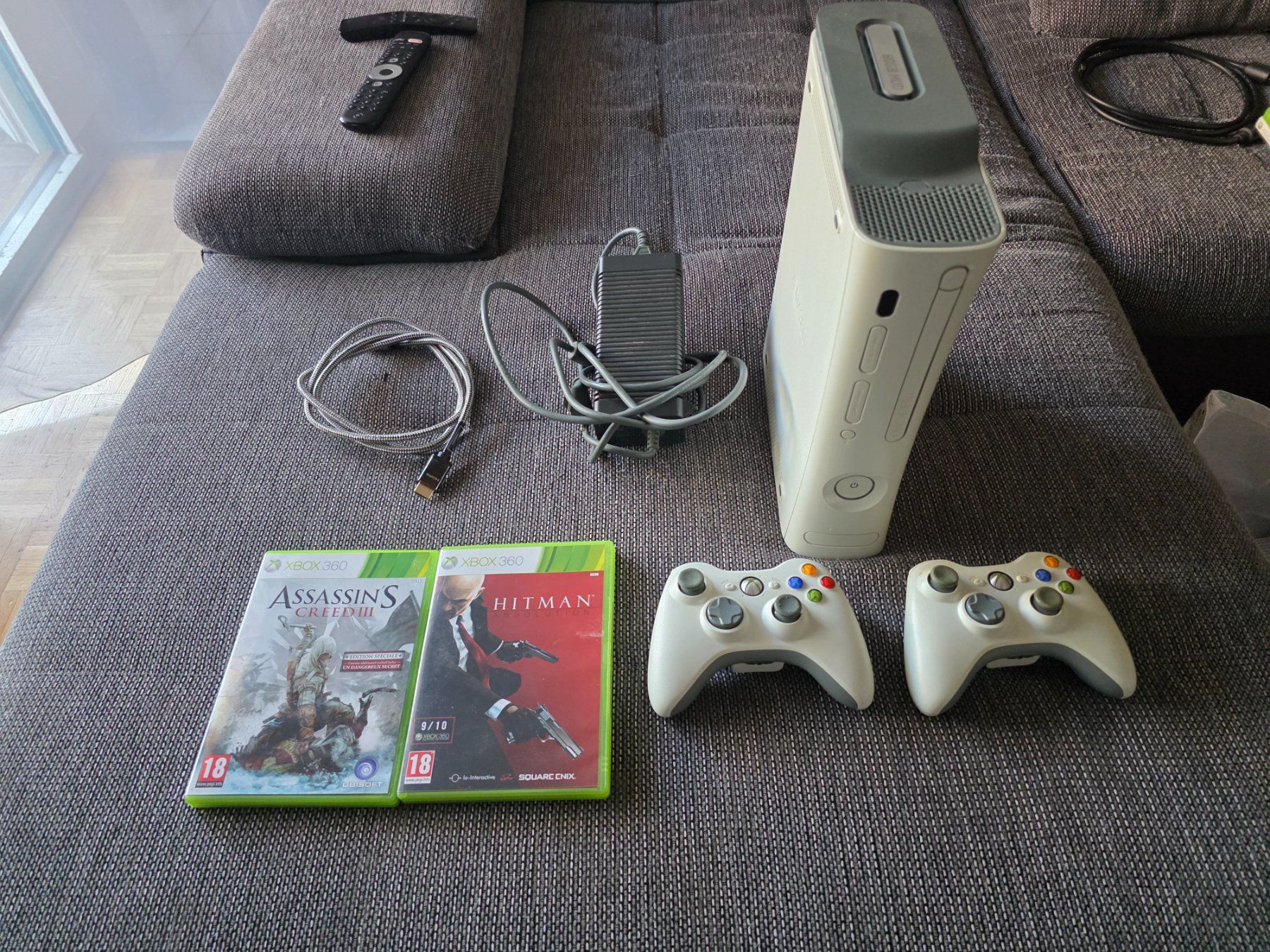 Microsoft Console: Console Microsoft Xbox 360 avec 2 manettes et 2 jeux – Usato da Genève venduto da luc_qhh2