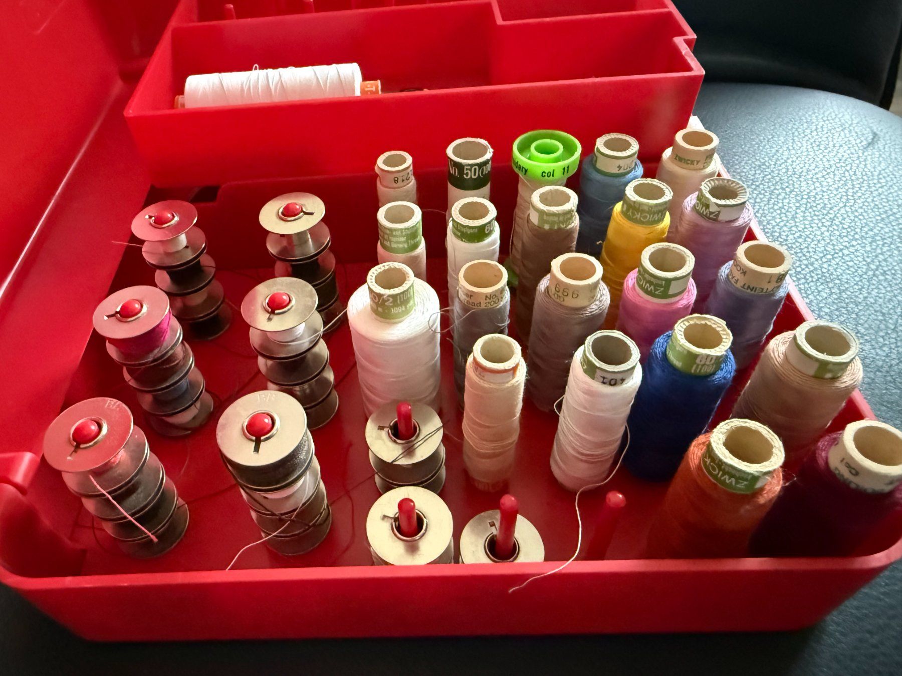 Kordeln & Faden: LOT Bernina Zubehör: Füssli, Unterfadenspulen, Faden....etc. – Gebraucht aus Subingen von ArtBead 3