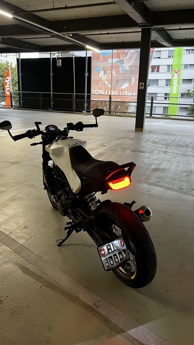 Husqvarna Strada: Husqvarna Vitpilen 401 – Usato da Muttenz venduto da itsvivi 2