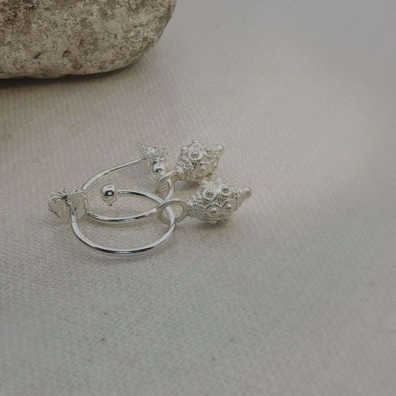 Olga Ribler Orecchini pendenti & Orecchini a lobo: Sterling Silber 925 Halbcreolen mit Charms – Nuovo (secondo la descrizione) da Luzern venduto da Schmuckoutlet 4