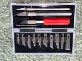 Bastelmesser Set mit Ersatzklingen Cutter Schnitzmesser