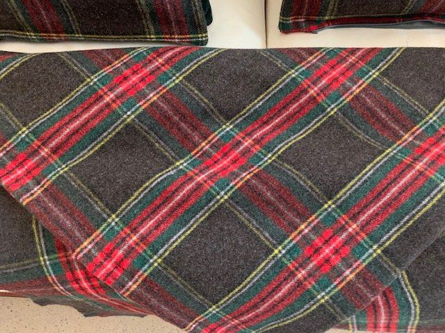 Cuscini: 4 rustikale Kissenhüllen mit passendem Plaid 175x210 cm – Usato da Zürich venduto da gonthemove 1