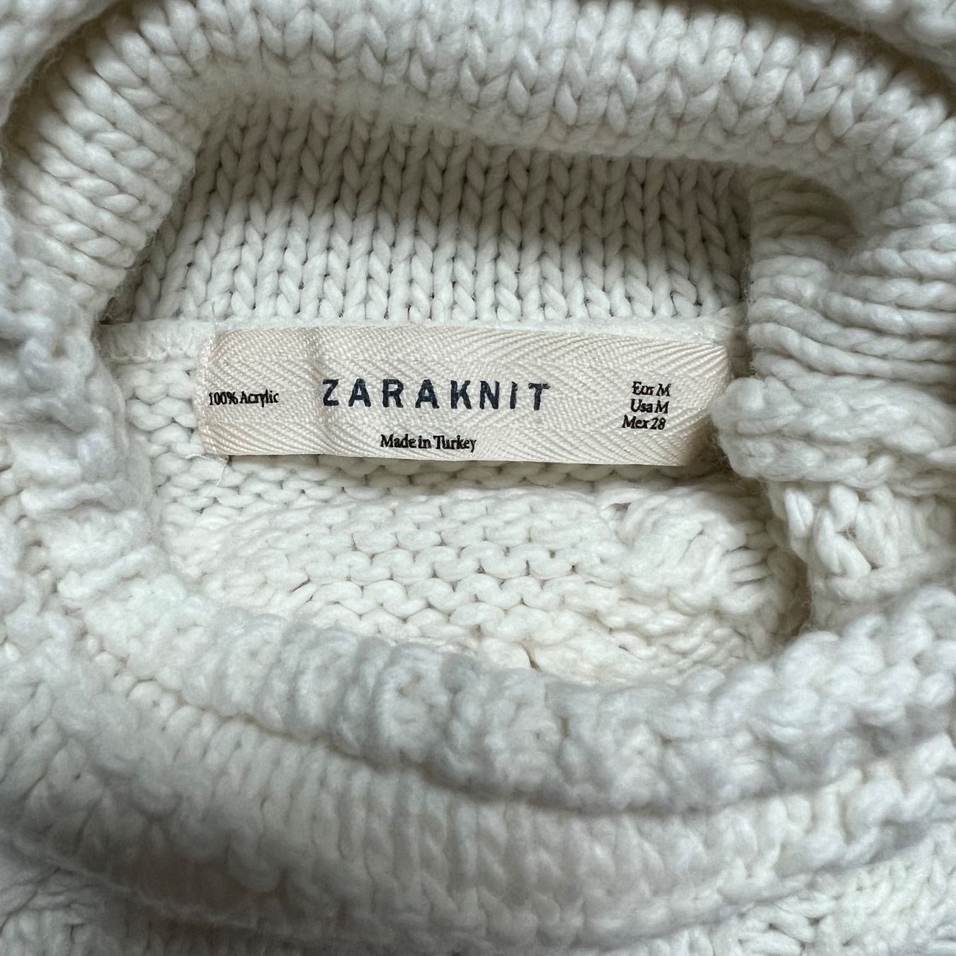 Zara Pulls & Sweat-shirts: ZARA KNIT Pullover mit Zopfstrickmuster 🤍 – D'occasion à Zürich par ClosetQueen 7