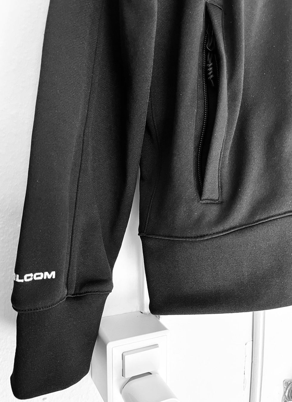 Maglioni & Felpe: Pull-over marque Volcom noir, Taille L – Usato da Genève venduto da Donnet2 1