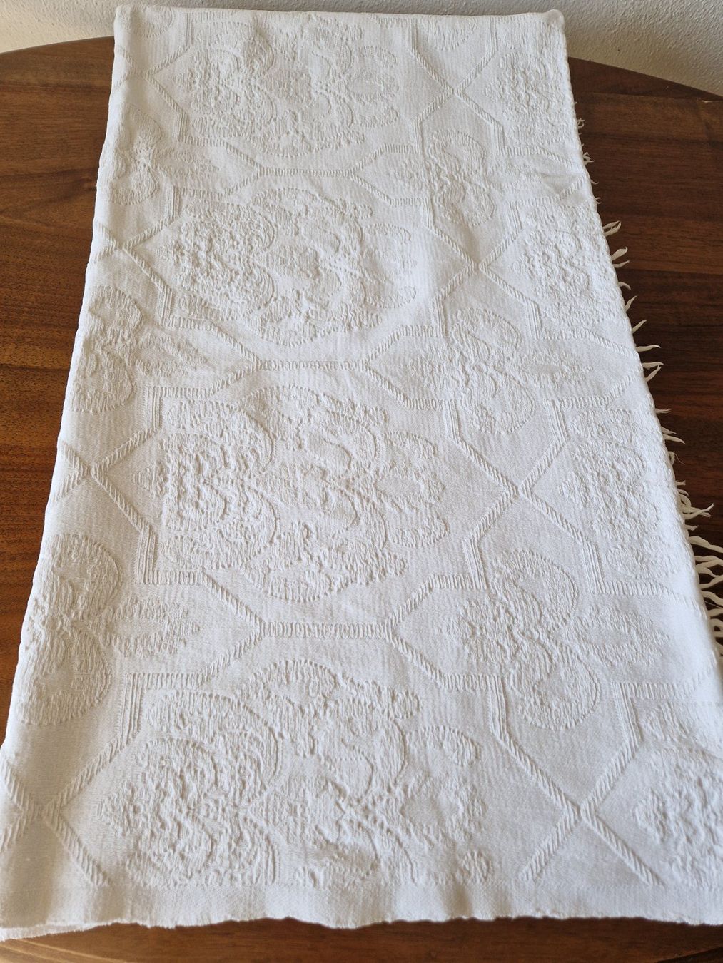 Altra biancheria da tavola: Weisse  Tischdecke mit Fransen 140x160cm – Usato da Bern venduto da Antikbatik 1
