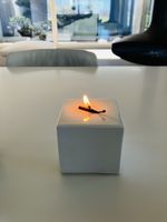 „Leave the Light on“ von Julia Thesenfitz