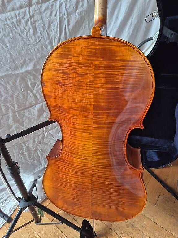 Musikinstrumente: Violoncelle, archet, étuis et accessoires  – Gebraucht aus Genève von demJR 2