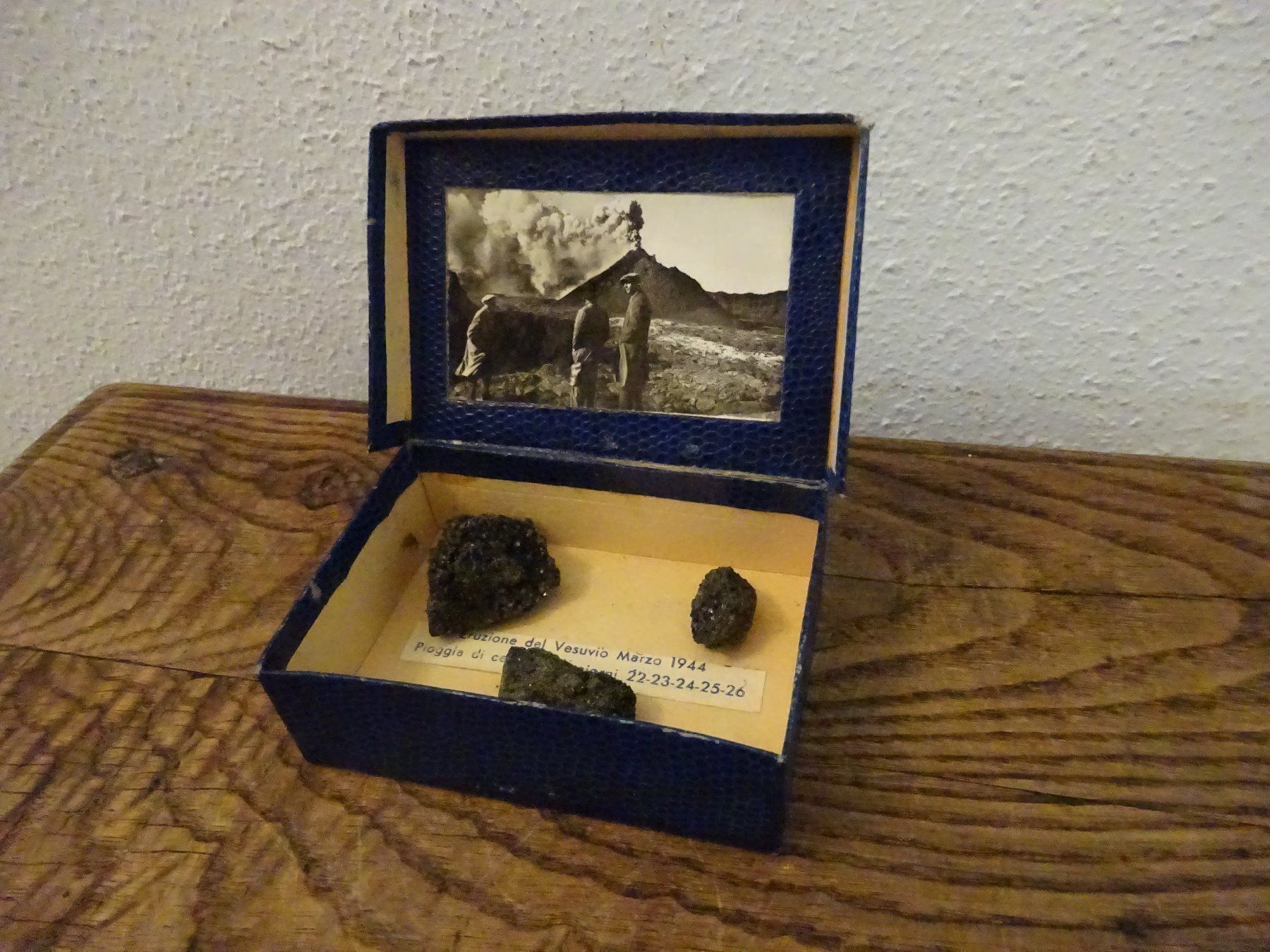 Mineralien & Heilsteine: * Historische Lava / Vulkan Vesuv – Gebraucht aus Esslingen von eintagammeer 3
