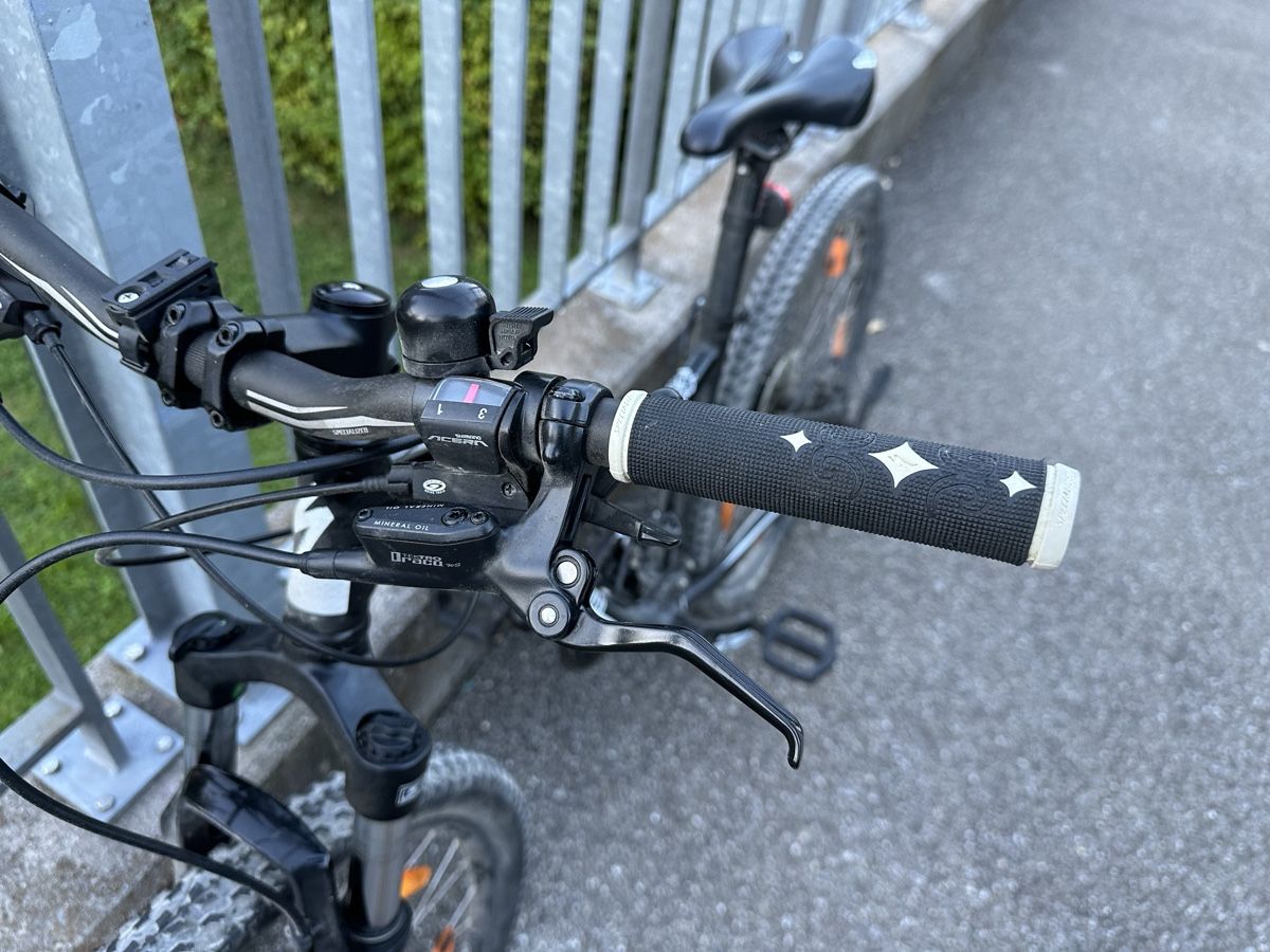 Specialized Biciclette: Specialized Mountainbike schwarz Grösse 15 – Usato da Oetwil am See venduto da Luckyluke1 3