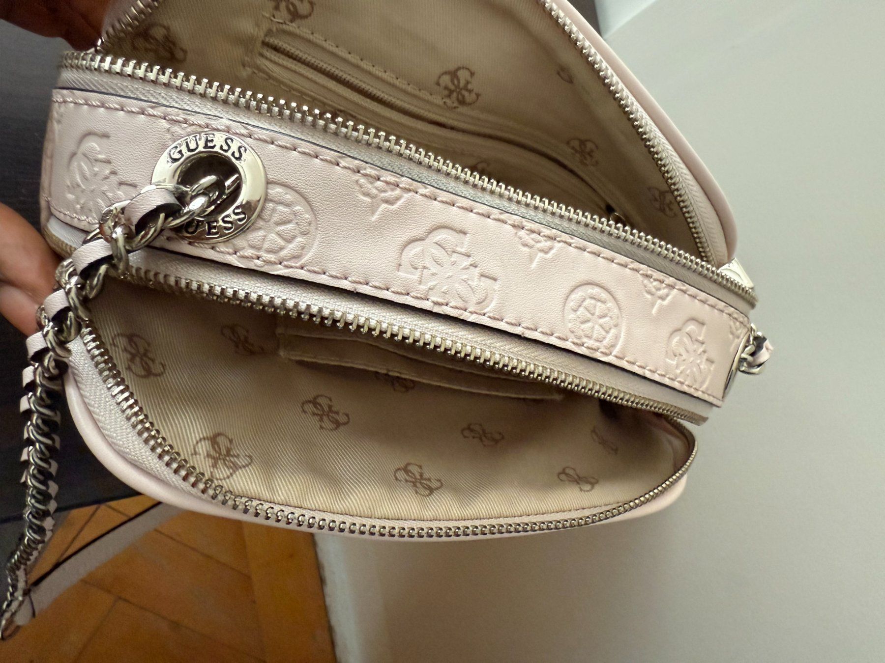 Guess Sonstige Kleidung & Accessoires: Sac bandoulière GUESS – Neu (gemäss Beschreibung) aus Le Locle von tchanatakoua 4