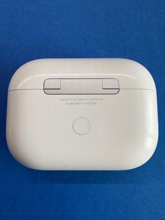 Apple AirPods Pro 1 charging case. 3