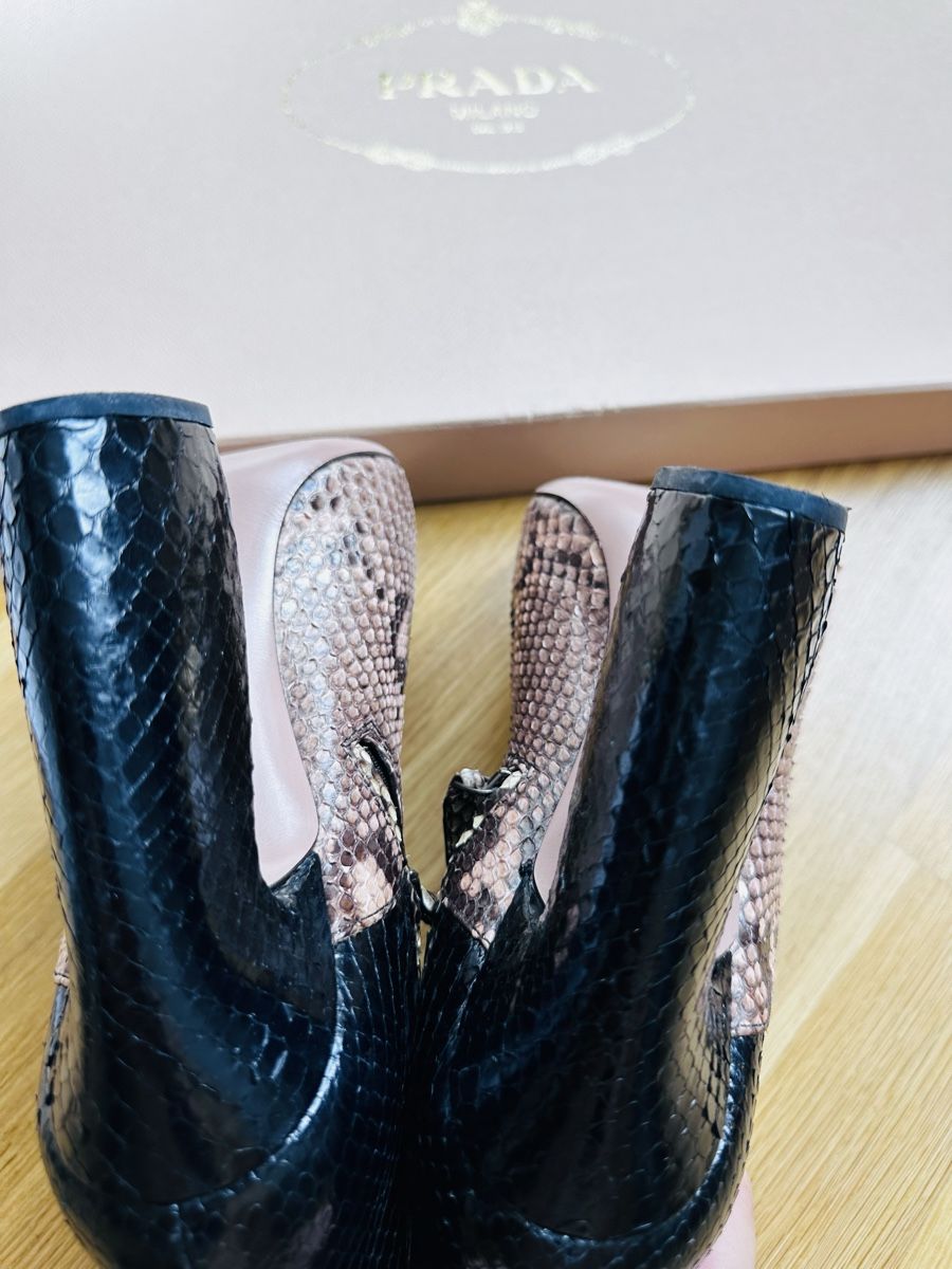 Prada Scarpe da donna: Prada Stiefel Python Leder schwarz beige Grösse 40.5 – Usato da Vevey venduto da ledidream 4