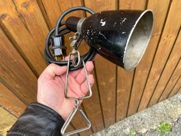 ALTE INDUSTRIE LAMPE ORIGINAL UM 1950 SELTEN MIT KLEMMER