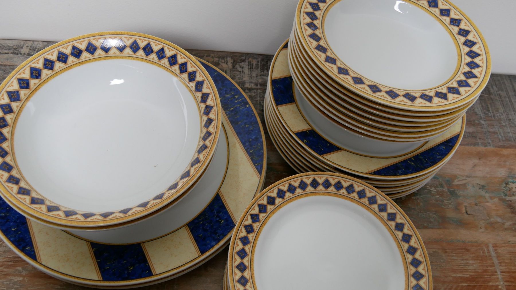 Set di piatti: Geschirrset Scandic 27-teilig Decor High Life – Nuovo (secondo la descrizione) da Zürich venduto da julia_vina 3