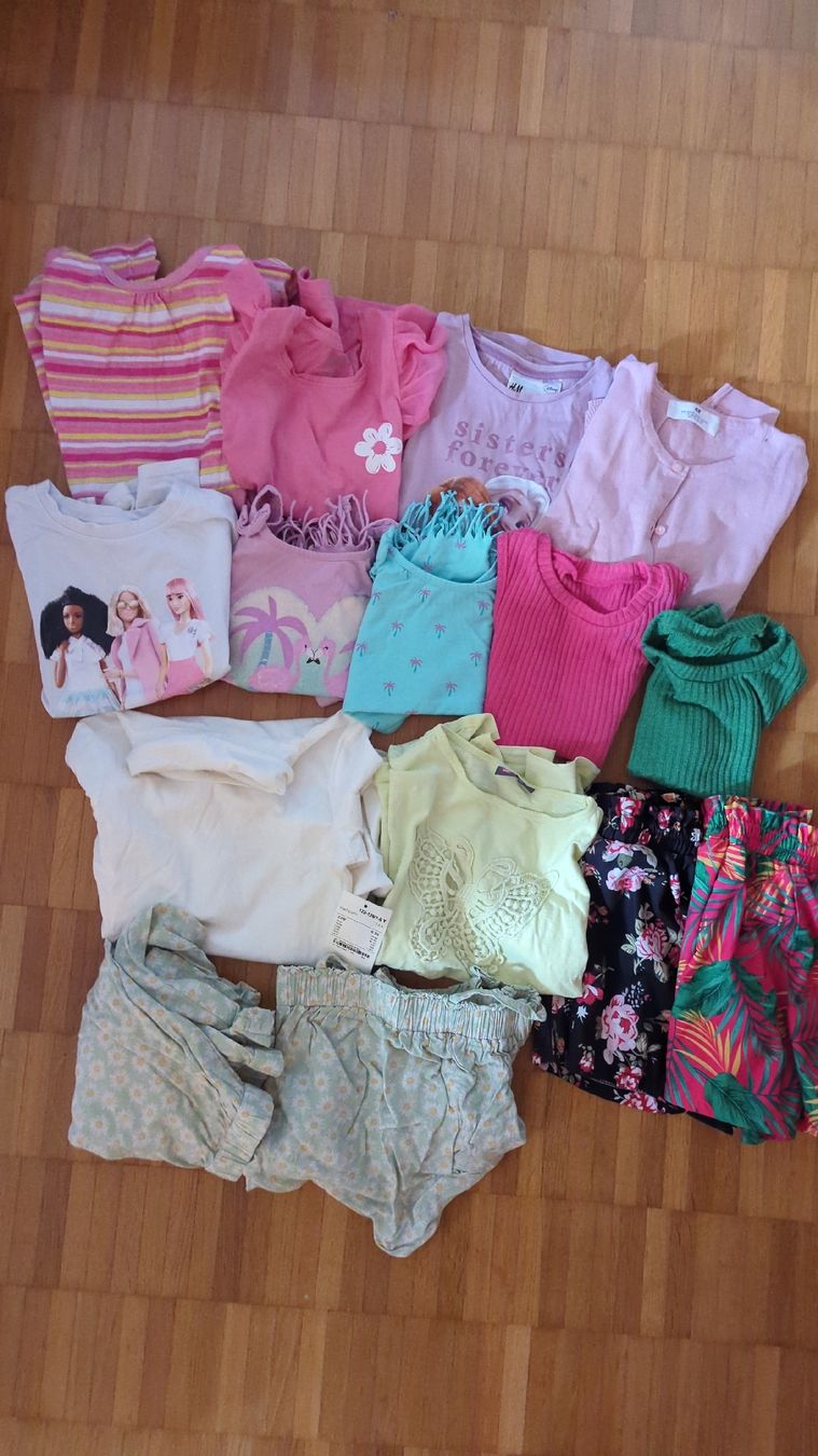 Lotti & Set di vestiti: Sommerkleider 122/128 – Usato da Zürich venduto da Rulabco
