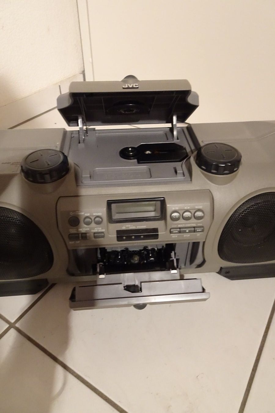 JVC Lettore multimediale & Streamer: grosser JVC CD Player mit grossen Boxen – Usato da Strengelbach venduto da schmetterling20 6