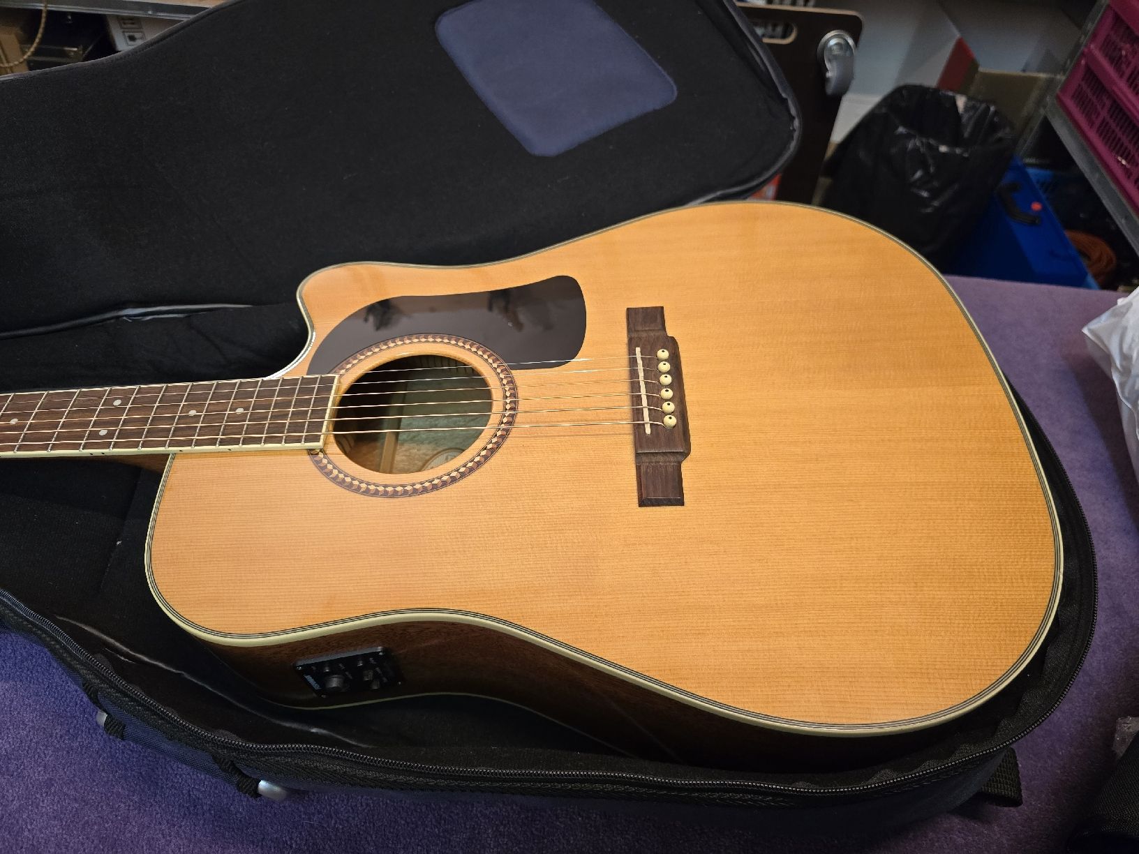 Washburn Strumenti musicali: GITARRE WASHBURN ... TOP !!! – Usato da Zürich venduto da Antiquedealer 1