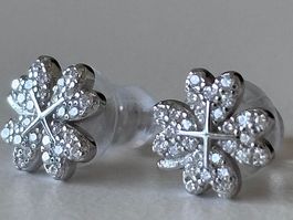 Flower studs moissanite Earrings.