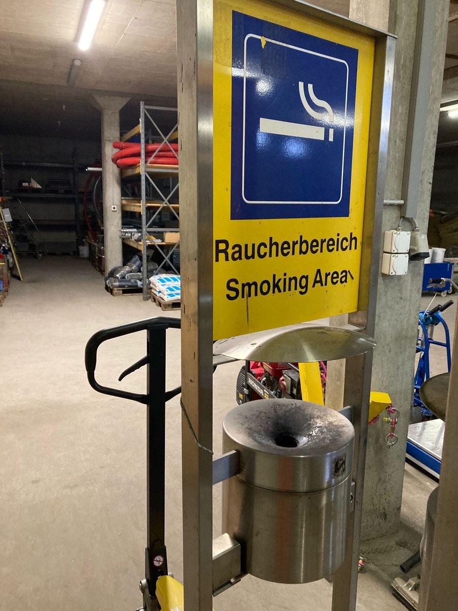 Aschenbecher: Edelstahl Aschenbecher Ständer – Gebraucht aus Weier im Emmental von Lakim 1