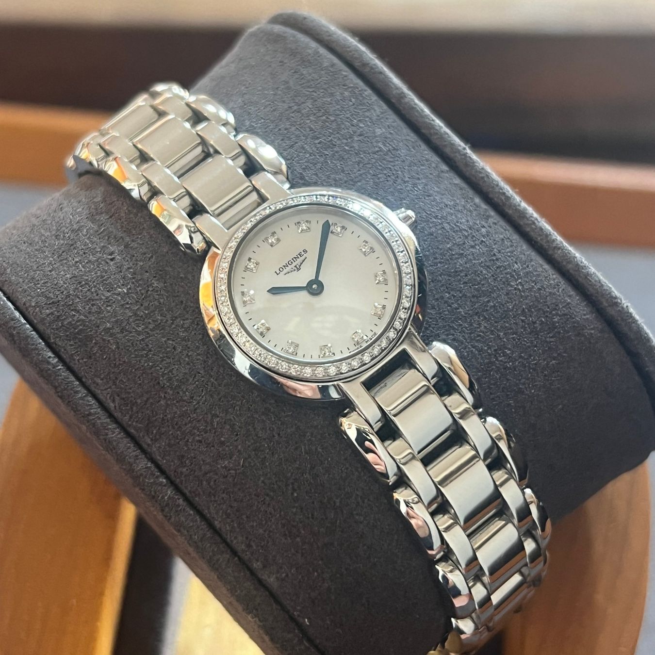 Longines Orologi: Longines PrimaLuna Quartz Diamonds L8.109.0.87.6 – Usato da Carouge GE venduto da Watchaser 6