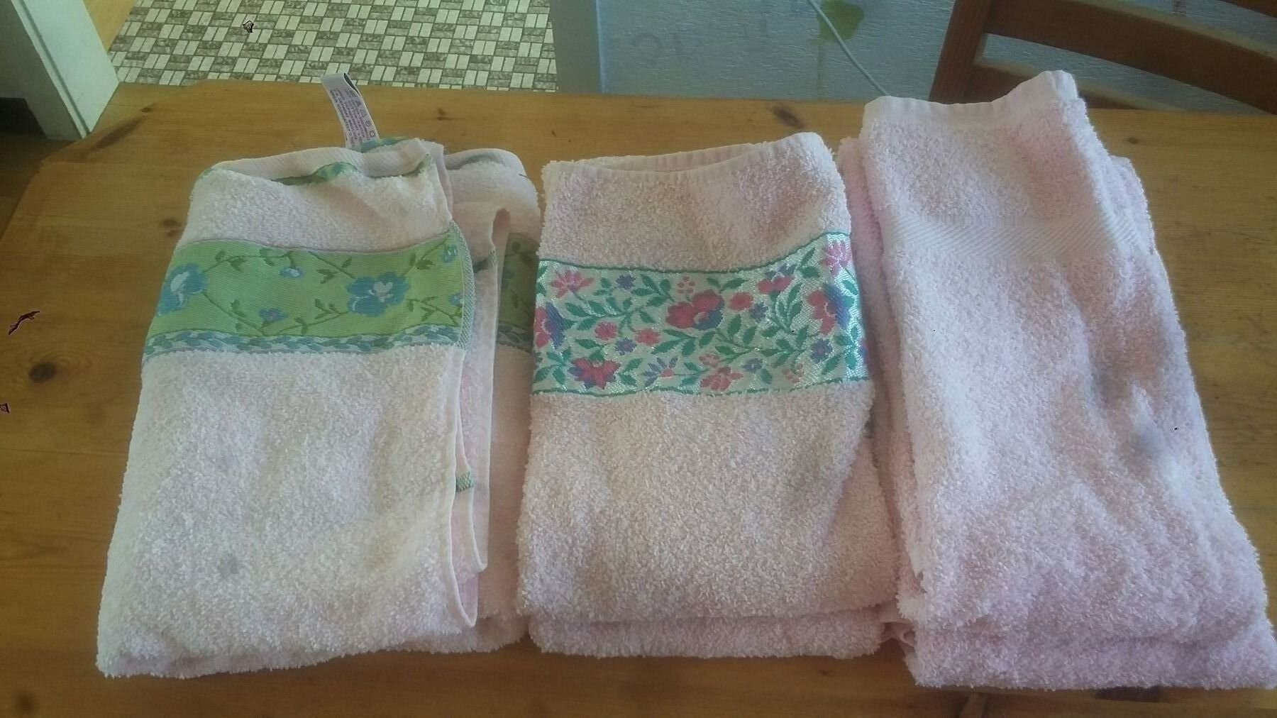 Serviettes de bain: 5 linges de toilette neufs – Neuf (Voir description) à Miecourt par Marly1