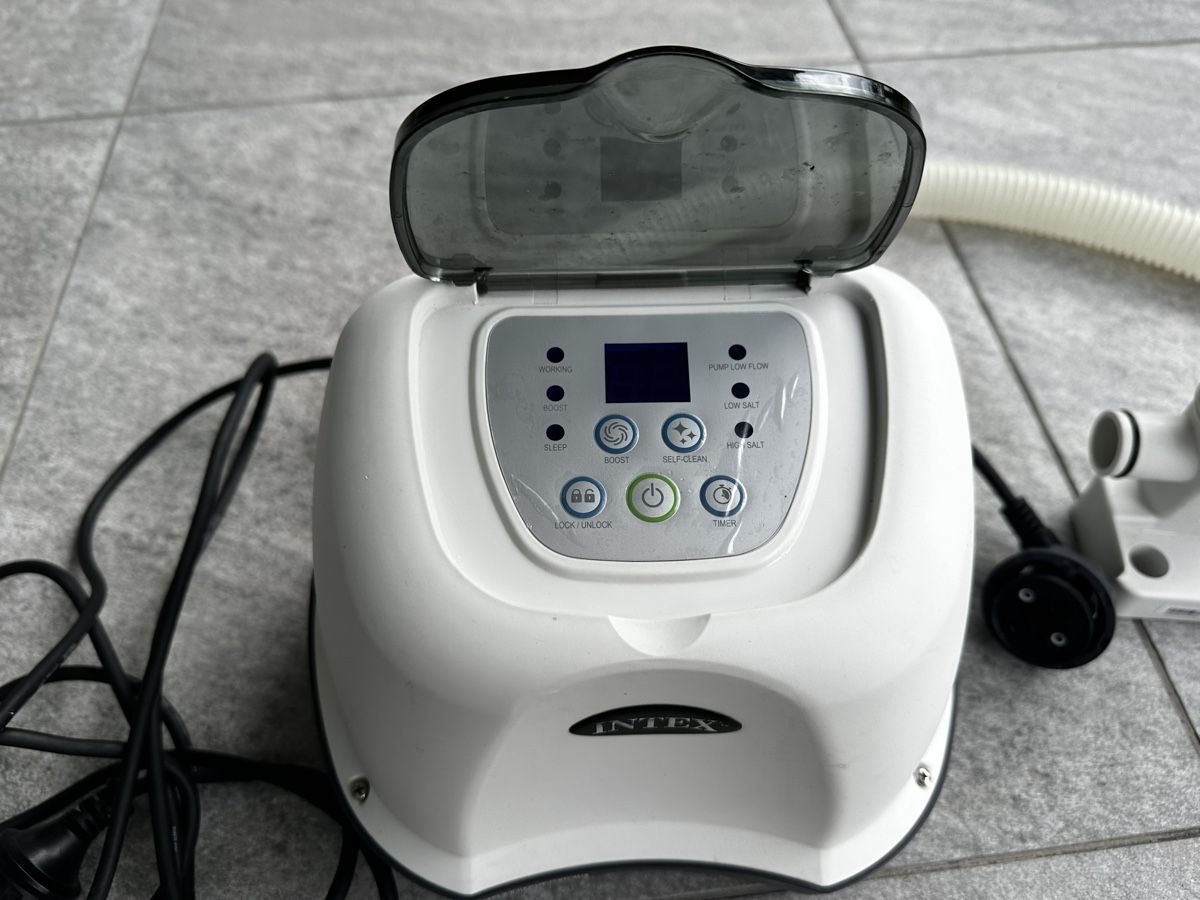 Intex Accessori per Piscine: Intex Salzwasser- und Filterpumpen-System – Usato da Meggen venduto da YellowShark79 2
